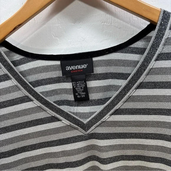 Avenue Relaxed fit V-Neck Striped long sleeve Shirt Gray Silver Black NWT Sz 20 - Picture 3 of 8